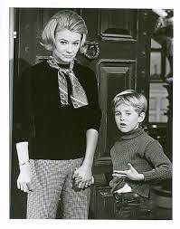 It premiered in september 1968 on nbc. Ghost And Mrs Muir Tv Show Cast Members Of Sitcoms Ghost And Mrs Muir The Previous Image Next Image Fashion Tv Vintage Movies Movie Stars
