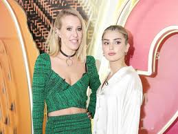 Дина саева — популярный блогер, имеющий огромную армию подписчиков. Tiktokersha Dina Saeva Opozorilas Na Zavtrake S Sobchak Kto Takoj Krutoj Mk