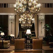 Chandelier In The Grand Lobby Of The Kahala Hotel And Resort Photo Gallery Luxury Oahu Accommodations The Kahala Hotel Kahala Hotel Hawaii Beaches Resort