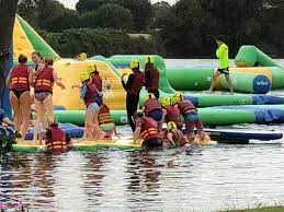 Openwaterswim.co.uk run open water swimming sessions at liquid leisure and westhorpe water centre. Liquid Leisure Aqua Park Surrey Shepperton Aktuelle 2021 Lohnt Es Sich Mit Fotos