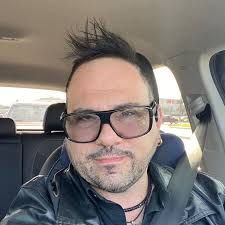 Carlos Morejón (@carlosmorejonb)