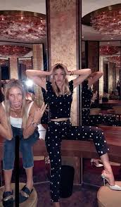 Eğitimini i̇stanbul aydın üniversitesi moda tasarım programı'nda tamamlamıştır. Lamperti Milano Smoking Hot Seyma Subasi Wearing The Lavinia Black 100 Pumps Lampertimilano Facebook