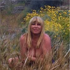 Heidi covers her breats, wearing nothing but a gold chain and sunglasses. Suzanne Somers 73 Posts Naked Birthday Suit Photo To Instagram