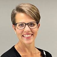 Sarah Lashomb's Instagram, Twitter & Facebook