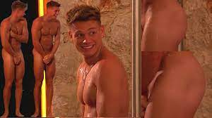 Casperfan: Callum Hole naked in shower in Love Island Australia Online  Exclusive