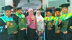 28 disember 2009 masa : 5 Asatidz Nurul Iman Diwisuda Iiq Habib Muhammad Waliyullah Salah Satunya Al Ashriyyah Nurul Iman Islamic Boarding School