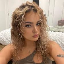 Eloise Webster (@eloiseiriss)