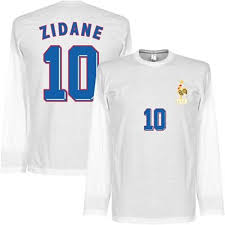 Zidane guided 'les bleus' to victories in the 1998 world cup and 2000 european championship. Zidane Trikot Gunstig Kaufen Retro Classics Fussball Deals De