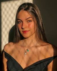 Vanessa Eloi's Instagram, Twitter & Facebook