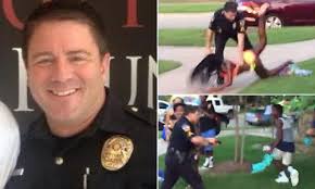 Texas cop who pulled gun