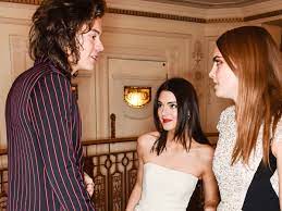 Last thursday, the two friendly exes were seemingly spotted taking a joy ride around. Harry Styles Kendall Jenner Trotz Trennung Befreundet Uberraschendes Wiedersehen Im Tv Bunte De