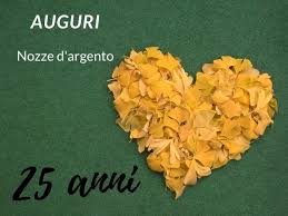 Per passare un anniversario di matrimonio felice è importante, oltre al rinnovare le promesse d'amore, regalare un sorriso ai festeggiati. 25 Anni Di Matrimonio 100 Dediche Con Immagini Video E Frasi Per Le Nozze D Argento Passione Mamma