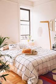 One might love the crowded bedroom which the wall feels with so many pictures, many decorations and accessories, but other might prefer the simple one. Cutebedroom
