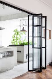 Verrieres Et Parois En Verre Pour Separer Les Espaces Portes Vitrees Interieures Amenagement Maison Cuisine Beton