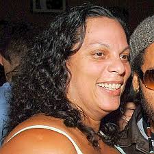 Rosario Dawson's mom, Isabel, chages lock