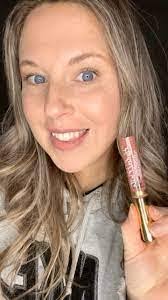 Kristin Davey's Instagram, Twitter & Facebook