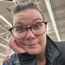 Megan Loomis's Instagram, Twitter & Facebook