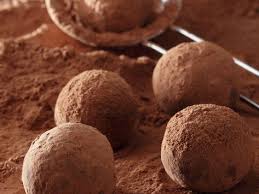 Truffes Au Chocolat Et Aux Eclats De Crepes Dentelle Recette Truffes Au Chocolat Recette Truffe Chocolat Chocolat