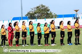 Kemampuan membaca lawan dan lapangan sangatlah krusial, tetapi bahkan jika masih belum menguasainya, ada beberapa teknik yang mampu membuat anda menjadi bek yang lebih baik. Senarai 25 Pemain Ke Kem Latihan Pusat Skuad Bola Sepak Perempuan B 15 Kebangsaan Menjelang Kejohanan Uefa Fam Bola Sepak Perempuan B 15 2019 Fam