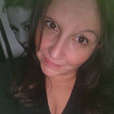 i've been watching ”the ranch” the past few days, it's a american series  with aston kutcher, just really easy to watch, feel good vibes, lots of  seasons and it's really good