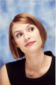 Claire Danes Looks Stylish And Chic With This Short Bob Hairstyle The Hair Is Straight With A Straight Hairstyles Short Bob Hairstyles Short Hair Styles 2014