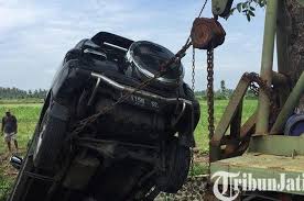 We did not find results for: Mobil Nungging Masuk Sungai Efek Motor Rebahan Di Tengah Jalan Gridoto Com