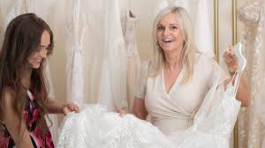 Wann würdet ihr das hochzeitskleid kaufen? Anprobe Brautkleid Marburg