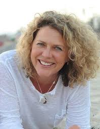 Amazon.com: Moving Out: Practical Life Advice for Young Adults:  9781511630863: Knebes, Suzanne: Books