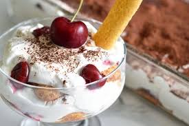 Visneli Yalanci Tiramisu Tarifi Nasil Yapilir Yemek Com Yemek Tarifi Tiramisu Tatli Tatli Tarifleri