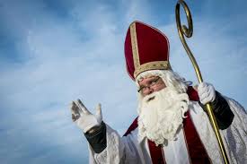 Le père fouettard a souvent le visage grimé de noir, porte des bottes, et un grand manteau. Fini La Croix Sur La Mitre De Saint Nicolas Dans Certaines Ecoles Le Signe Religieux Pose Probleme Pour La Mixite Sociale