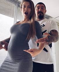 Probé sonreírle hoy, pero sé que voy a perder. Sargento Rap Presento A Su Madre Y Aseguran Que Se Parece A Su Pareja Tecache Cl