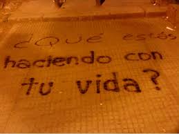 What does y tu que estas haciendo mean? Que Estas Haciendo Con Tu Vida Grafiti Escritos En La Calle