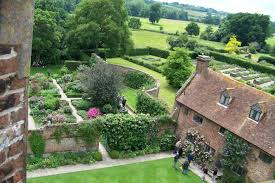 Sissinghurst Castle And Gardens Vita Sackville West S Home English Poet And Writer And The Inspiration For English Garden Castle Garden Landscape Design