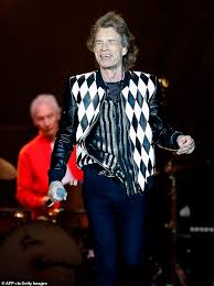 Augustine scott bakula tom brokaw kobe bryant tim burton nicolas cage louis c.k. Georgia May Jagger Ist Eine Hommage Vater Mick Mark Seinen 77 Geburtstag Aktuelle Boulevard Nachrichten Und Fotogalerien Zu Stars Sternchen
