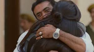 رد الفنان أحمد العوضي على الشائعات التي انتشرت مؤخراً عن طلاقه من زوجته الفنانة ياسمين عبد العزيز والتي انتشرت عبر مواقع التواصل الاجتماعي. ÙŠØ§Ø³Ù…ÙŠÙ† Ø¹Ø¨Ø¯ Ø§Ù„Ø¹Ø²ÙŠØ² ØªØ®Ø¶Ø¹ Ù„Ø¹Ù…Ù„ÙŠØ© Ø¬Ø±Ø§Ø­ÙŠØ© Ø®Ø·ÙŠØ±Ø© Ø§Ù„Ø¹ÙˆØ¶ÙŠ ÙŠØ³ØªÙ†Ø¬Ø¯ Ø¨Ø§Ù„Ø¬Ù…Ù‡ÙˆØ± Ù…Ø­ØªØ§Ø¬Ø© Ø¯Ø¹ÙˆØ§ØªÙƒÙ… Ø§Ù„ÙˆÙØ¯