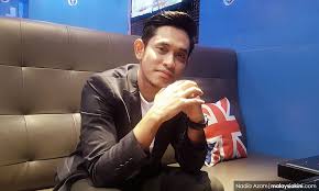 Lirik lagu penuh penantian dari khai bahar adalah seperti berikut: Malaysiakini Khai Bahar Orang Tak Tegur Kita Tak Tahu Mana Silap