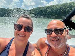 Question 1 This group currently does not allow links to photography pages  or websites. Should we allow them?