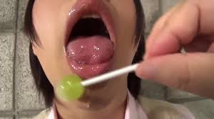 ヨダレを垂らしながらイキまくる巨乳のショートカット女子校生！ ぬきスト