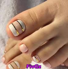 Desde diseños que marcan tendencia en uñas hasta tratamientos clínicos para el bienestar de sus manos y pies. 10 Disenos De Pedicure Que Debes Llevar Este 2020 Gel Toe Nails Summer Toe Nails Simple Toe Nails