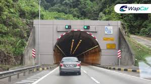 Kota ini berada di dataran tinggi yang cukup sejuk, terletak 90 km sebelah selatan kota surabaya, dan wilayahnya dikelilingi oleh kabupaten malang. Awas Had Laju Sebelum Dan Selepas Terowong Menora Bakal Menjadi 70 Km J Wapcar