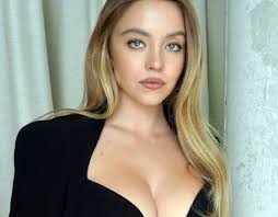 Sydney Sweeney reunites with Glen Powell amid rumours of separation from  fiance