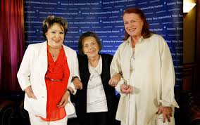 Jirásková zpočátku hrála na divadelních prknech chlapecké úkoly, později se její doménou staly charakterní jiřina jirásková zemřela 7. Zemrela Herecka Jirina Jiraskova Novinky Cz