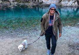 Προτείνει δουλέψτε τζάμπα για τις. Sabbas Poympoyras Mas Systhnei Gia Prwth Fora Toys Goneis Kai Thn Aderfh Toy Pic