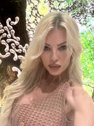 Hey everyone 👋🏼 just wanted to introduce myself. I'm a local photographer  and the owner of Seven Moments Photography. I just wanted to throw myself  out there. I would love to be