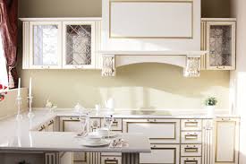 Großzügige küche im modernen landhausstil mit küchenfronten mit paneelstruktur. Der Franzosische Landhausstil Auf Kuchenliebhaber De