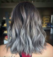 Haare Silber Farben 70 Inspirationen Und Die Besten Pflegetipps Frisur Ideen Graue Frisuren Haarfarben