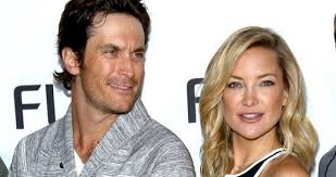 Oliver hudson is 'keeping in touch' with his dad bill. They Re Dead To Me Now Kate And Oliver Hudson Have Been Disowned By Their Father Her Ie