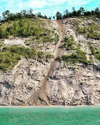 Dogs are also able to use this trail but must be kept on leash. 6 Scenic Hiking Trails Along Leelanau Peninsula And M 22 Michigan