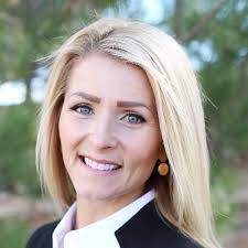 Beth Markowski's Instagram, Twitter & Facebook