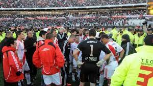 El delantero daniel keko villalva recordó hoy que la tarde del descenso de river plate a la primera b nacional sintió miedo porque no sabía qué podía pasar afuera del estadio monumental, donde. Fqqyjiguaernbm